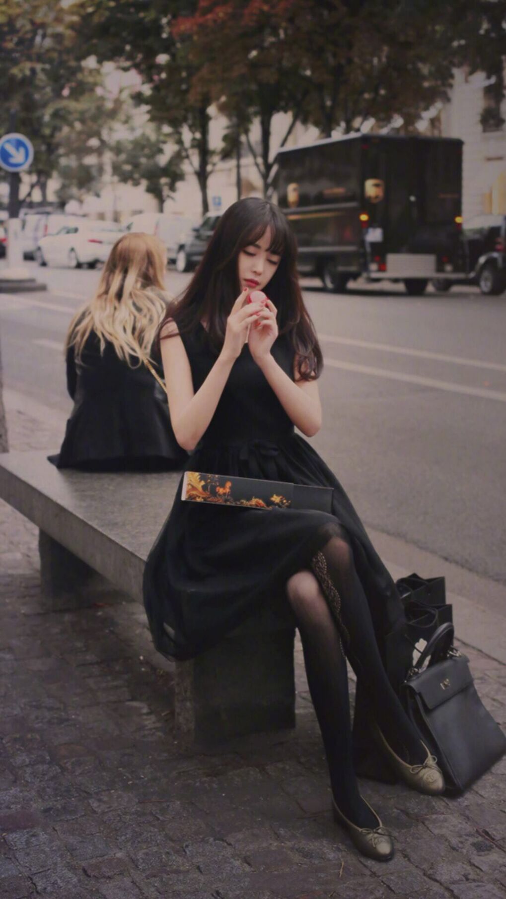 爱游戏app-现场炫技：球员炫酷过人集锦，超帅篮球过人