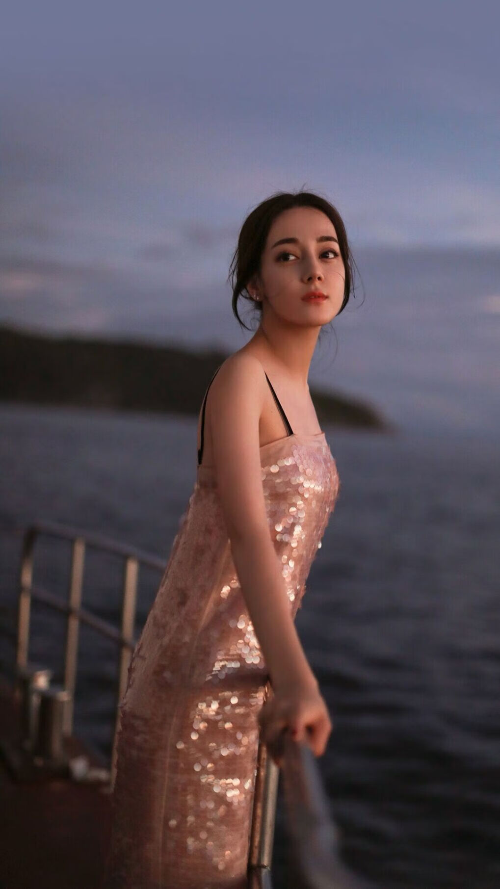 爱游戏娱乐平台-森林狼逆转太阳，系列赛焦点战中爱德华兹双手暴扣点燃全场，森林狼队爱德华兹