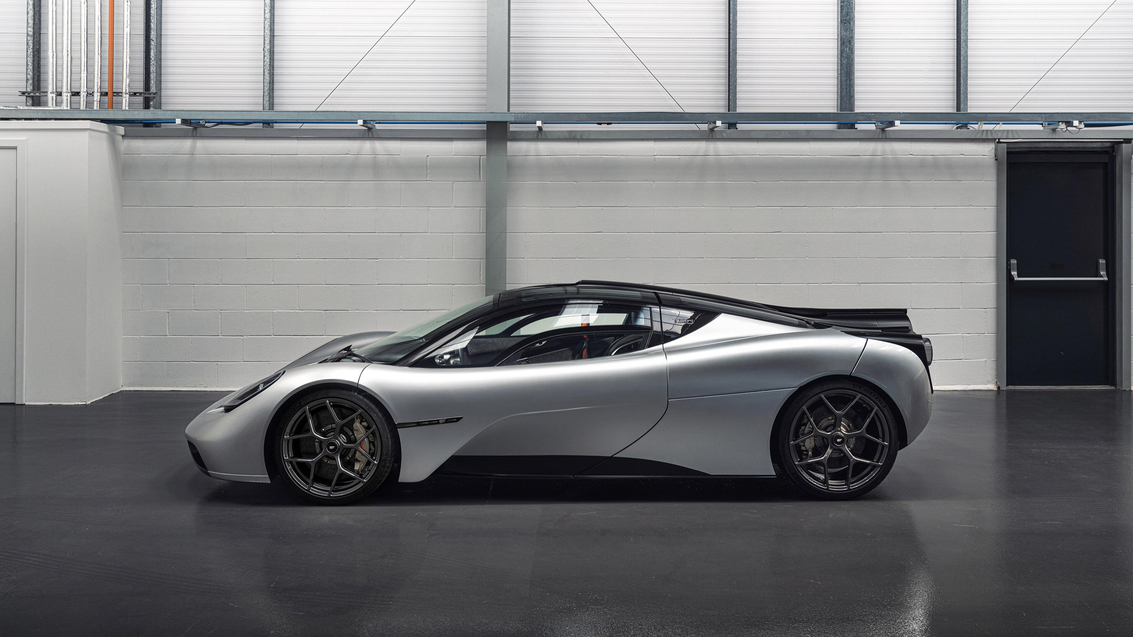 爱游戏娱乐-比利亚雷亚尔连胜告急，球队形势严峻，比利亚雷亚尔首发阵容