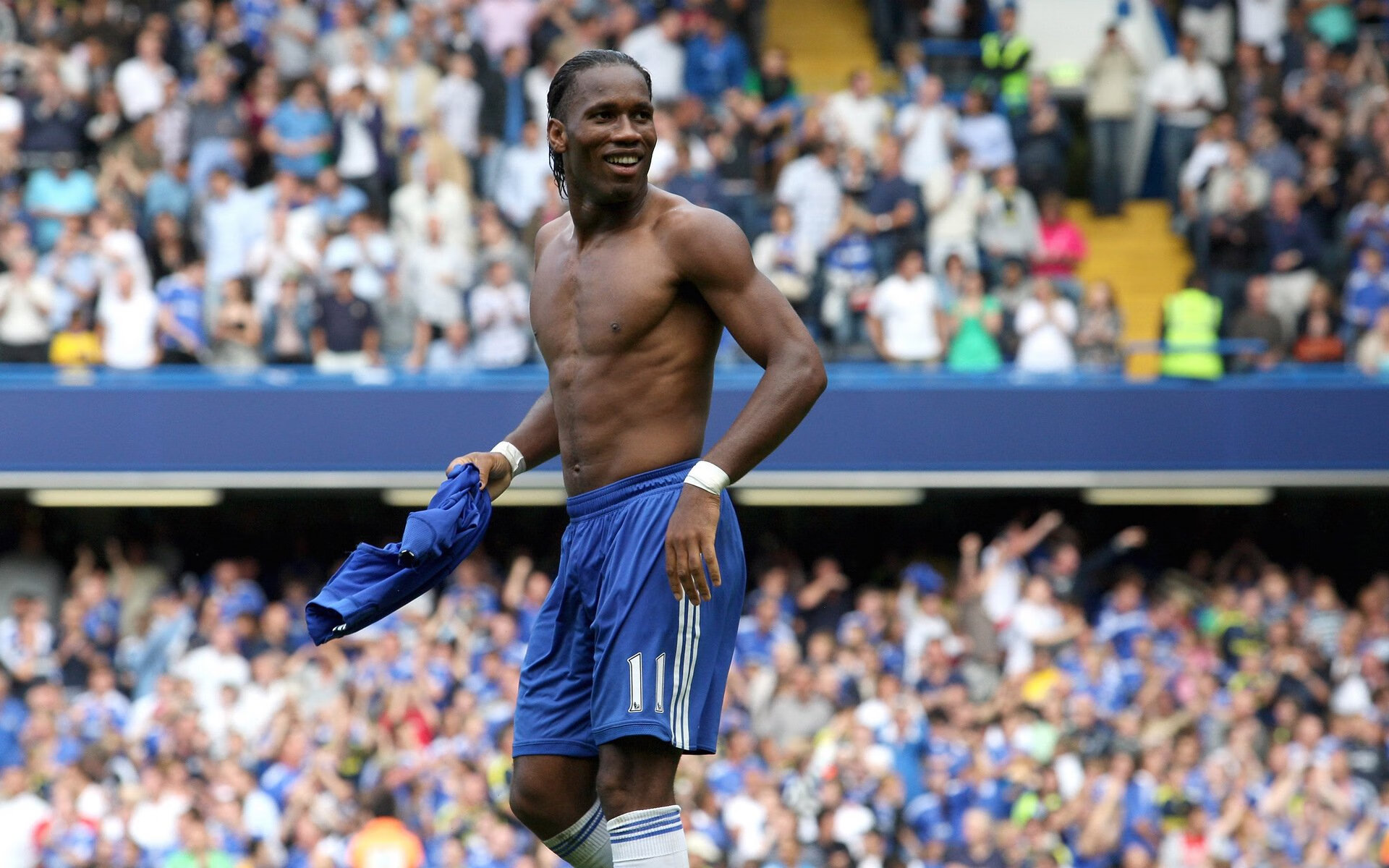 米尔沃尔反击精准,狮子军团全力抢分,米尔沃尔球迷